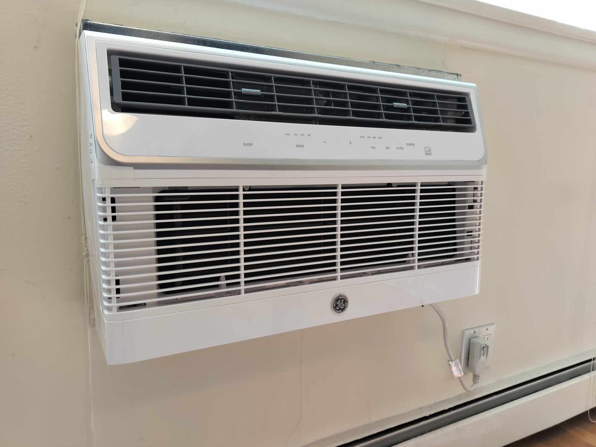 New air conditioning condenser installed by American Mechanical Works in the Chicago North Shore